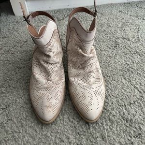 Women’s size 39 open heeled booties